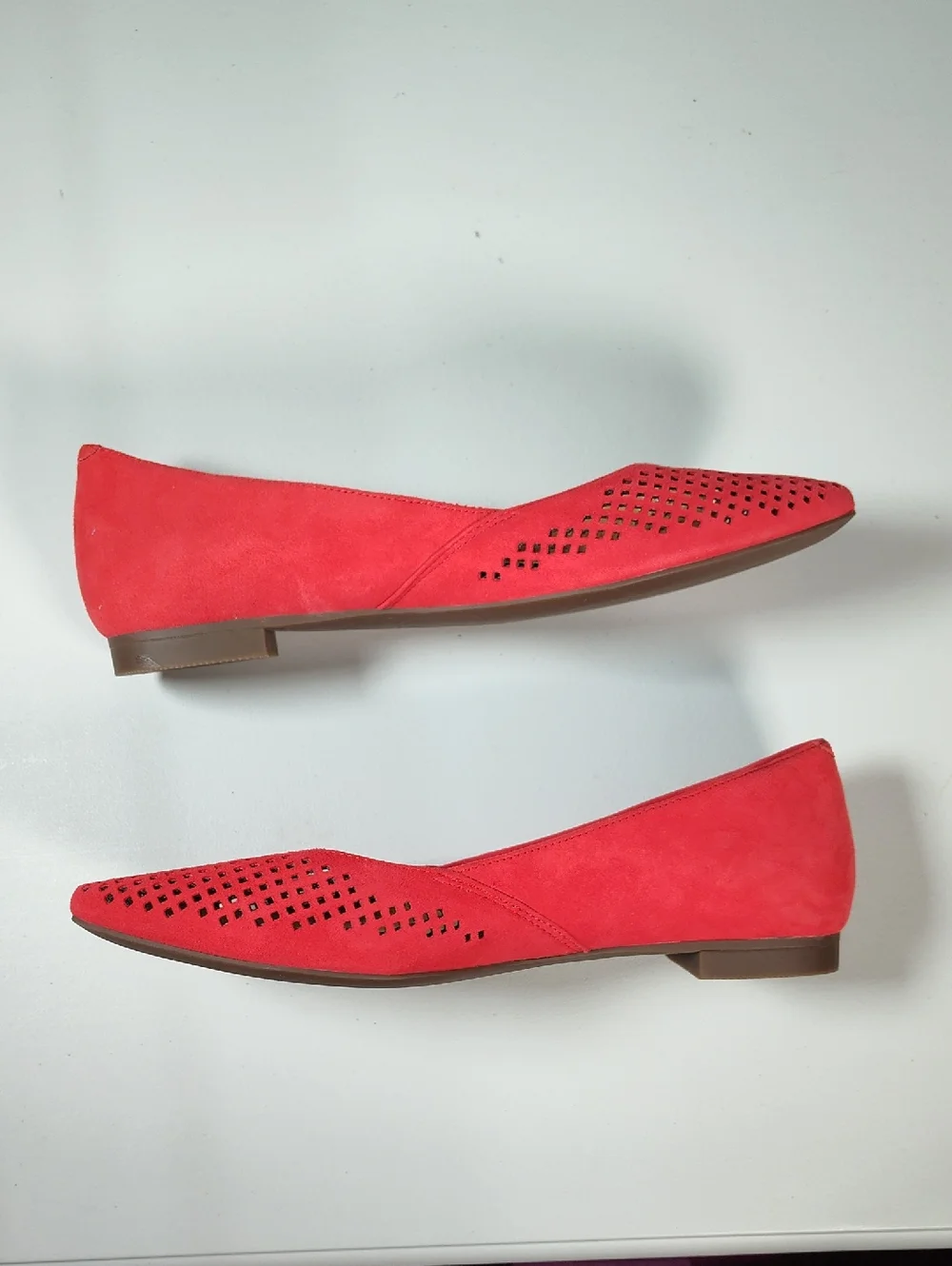 Vionic‎ Posey red suede perforated pointed toe flats 6